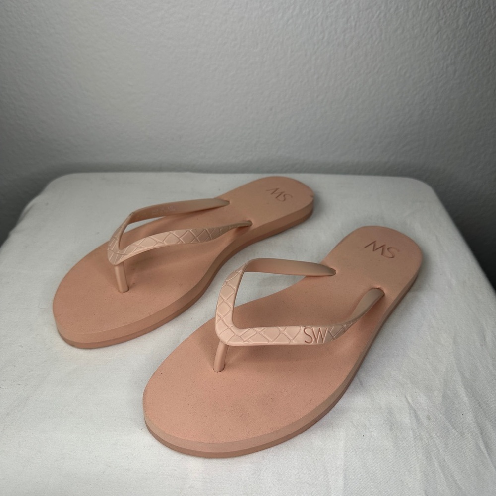 Stuart Weitzman Peach Rubber Sandal Women’s 8 - 9 New w/ flaw no box flip flops